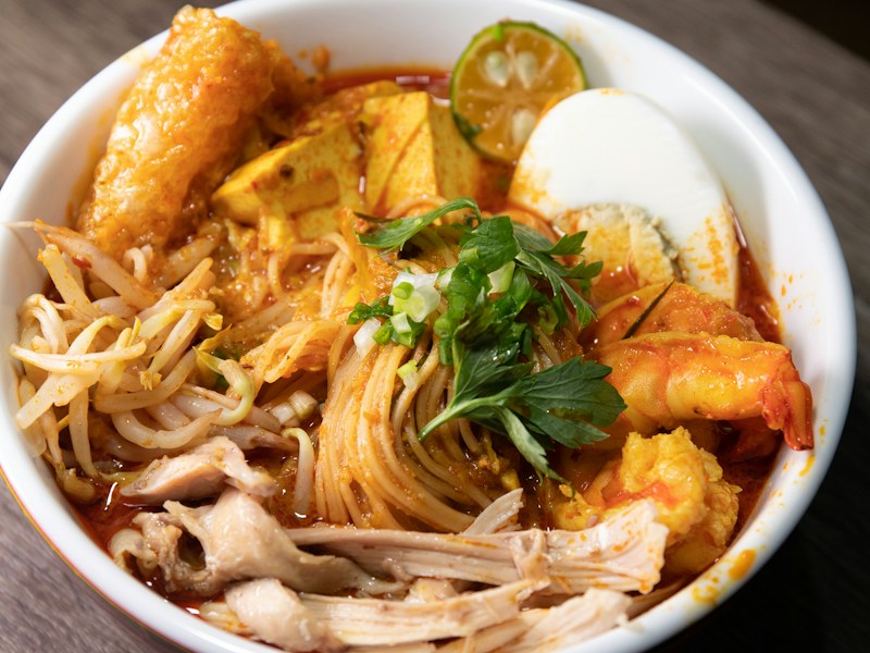 Laksa (Malaysian Coconut Noodle Soup) - main dish recipe