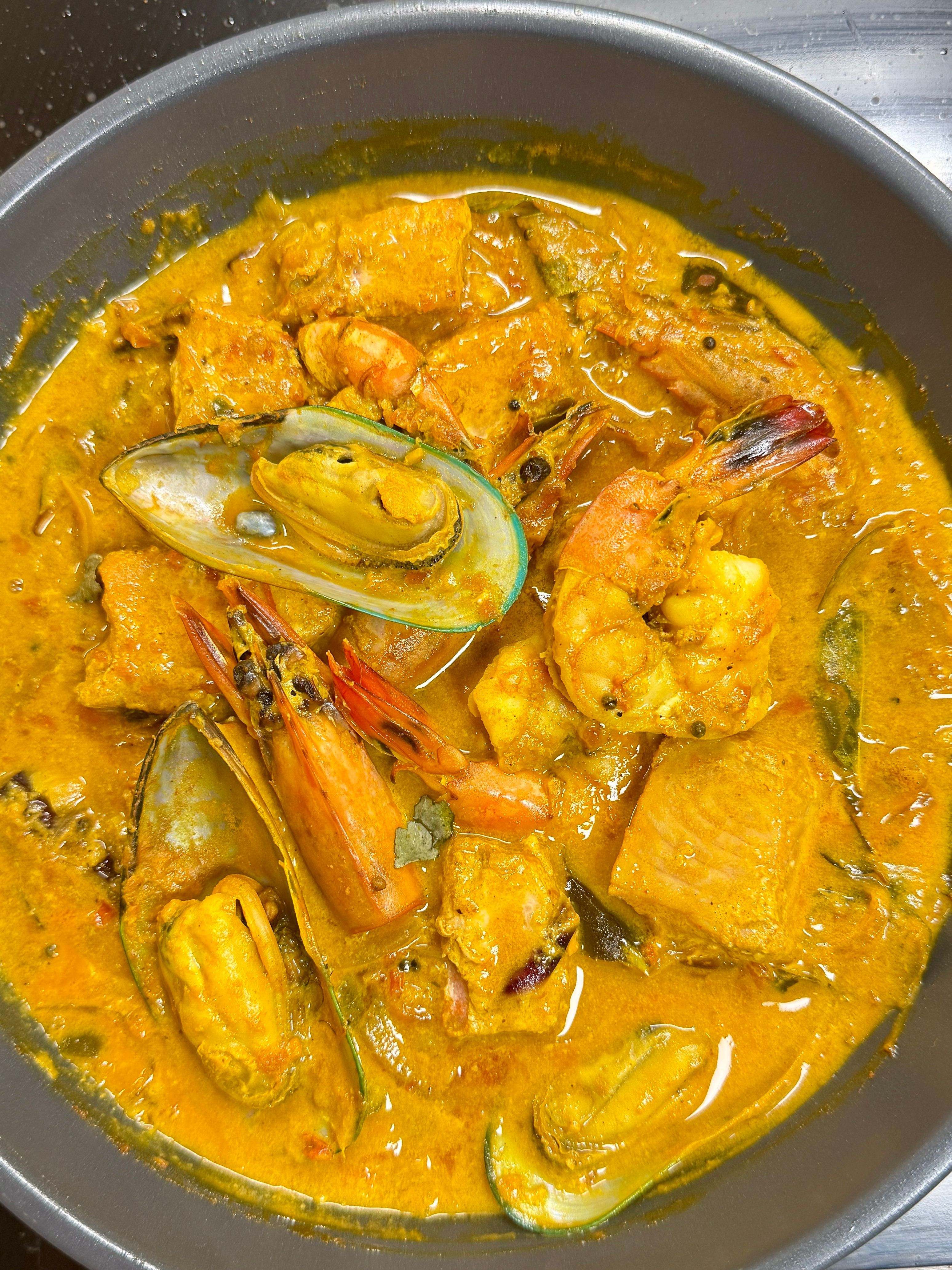 Seafood Curry (Sri Lankan Curry) - main dish recipe
